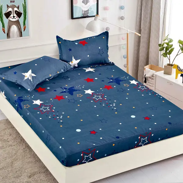 Cearsaf cu elastic, Bumbac FINET, 90x200cm, 2 fete de perne 50x70cm, Jojo Home, Bleumarin-Multicolor, stelute