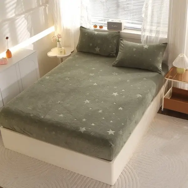 Cearsaf cu Elastic Cocolino 180x200cm si 2 fete de perna 50x70cm, Ploaie de Stele, Verde