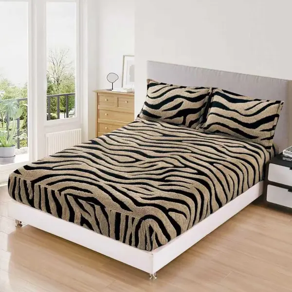 Cearsaf cu Elastic, Cocolino Sherpa Touch, 180x200cm si 2 fete de perna 50x70cm, Model Zebrat, Bej inchis
