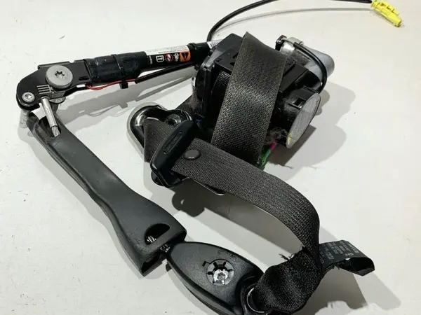 Centura de siguranta cu pretensioner si capsa dreapta fata 95473470 Chevrolet Captiva facelift (2010-2014)