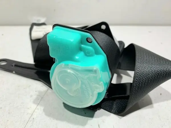 Centura de siguranta dreapta spate 73360-02570 Toyota Corolla (2012-2018)
