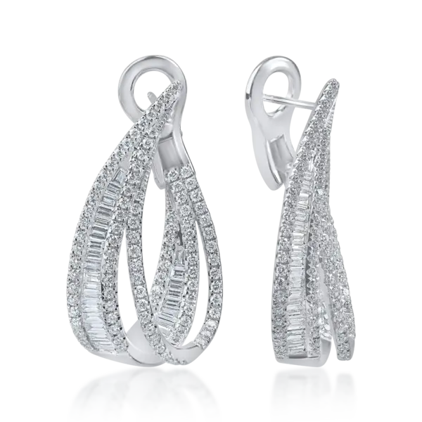 Cercei din aur alb cu diamante baguette si rotunde de 2.35ct