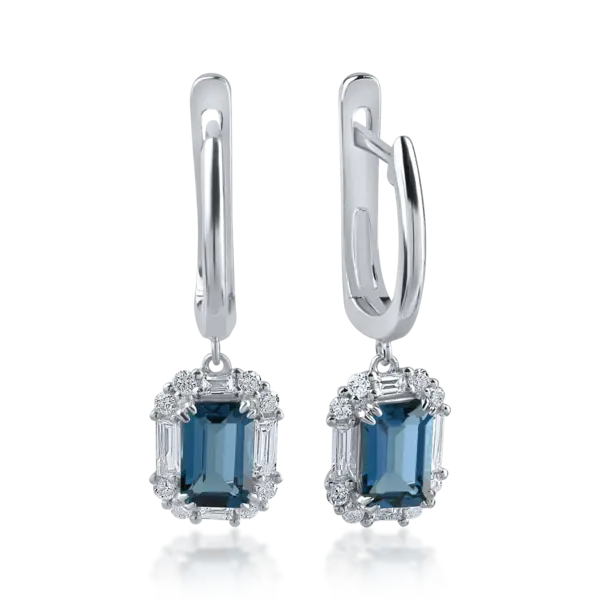 Cercei din aur alb cu topaze london blue de 1.23ct si diamante baguette si rotunde de 0.39ct