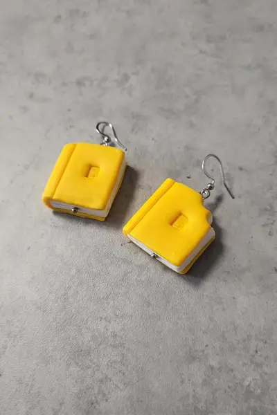 Cercei „Hanging Book”
