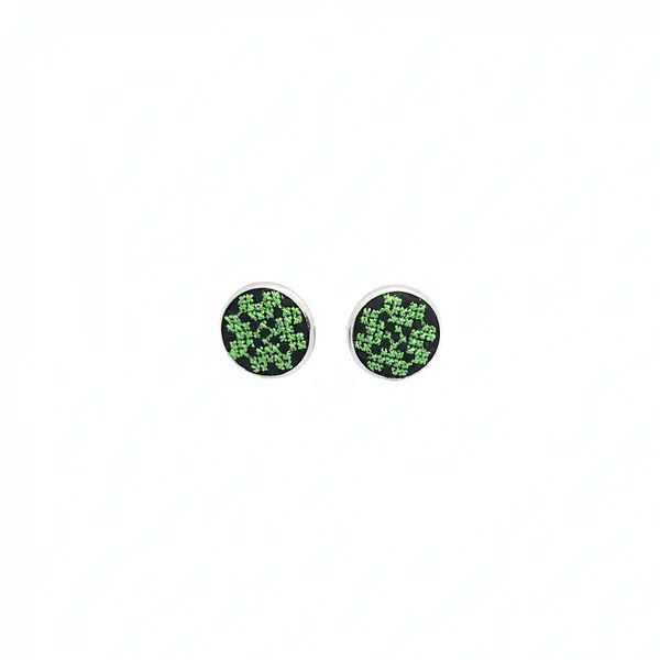 Cercei inox tip surub cu broderie model floral , diametru 10 mm