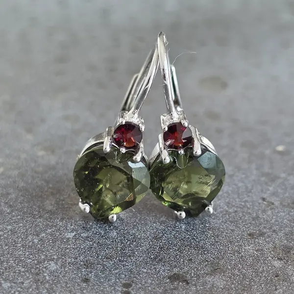 Cercei moldavit din argint | Garnet Model 2