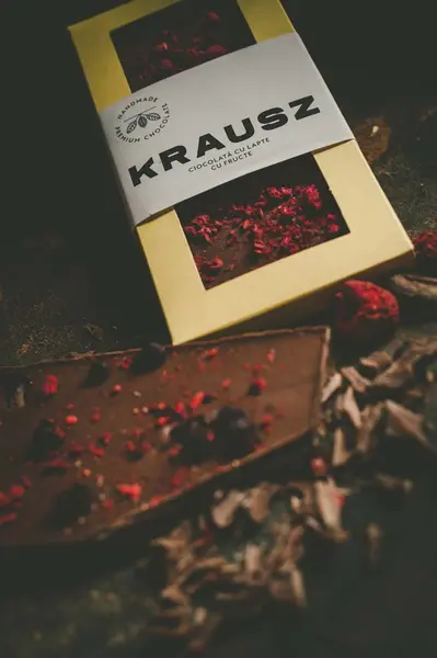Ciocolata artizanala cu lapte si fructe | Krausz