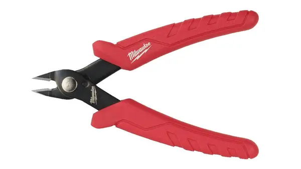 Cleste Milwaukee pentru electricieni, cap inclinat, maner cu arc, 4932499024