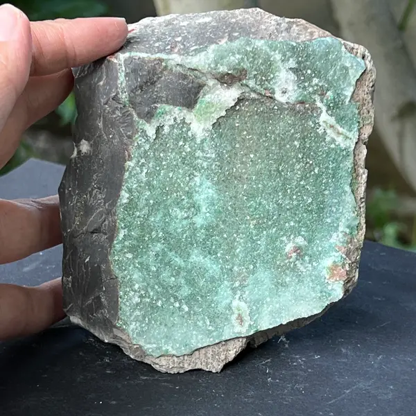 Cluster calcedonie cu crom albastru-verzuie din Zimbabwe | Model 4