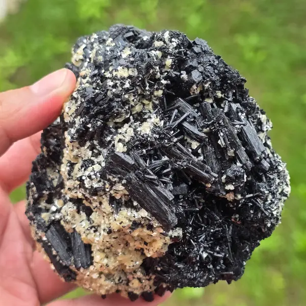 Cluster turmalina neagra din Erongo, Namibia | Model 29