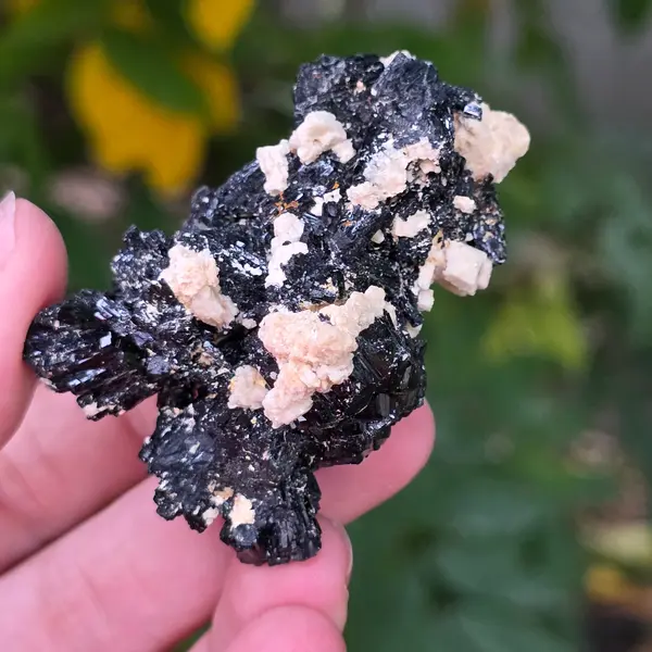 Cluster turmalina neagra model 15 din Erongo, Namibia
