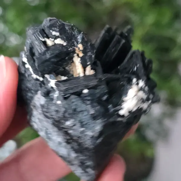 Cluster turmalina neagra model 24 din Erongo, Namibia