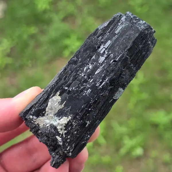 Cluster turmalina neagra model 26 din Erongo, Namibia