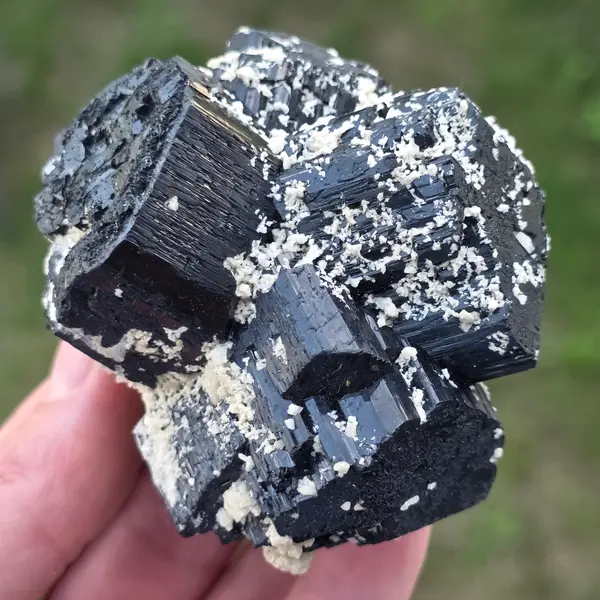 Cluster turmalina neagra model 27 din Erongo, Namibia