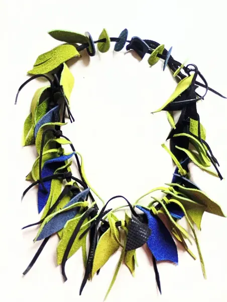 Colier handmade din piele naturala, asimetric, nuante olive, albastru regal,unicat