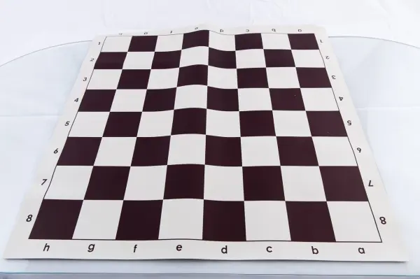 Combo Set: Piese de sah din plastic no. 6 - light si Tabla de sah din vinil
