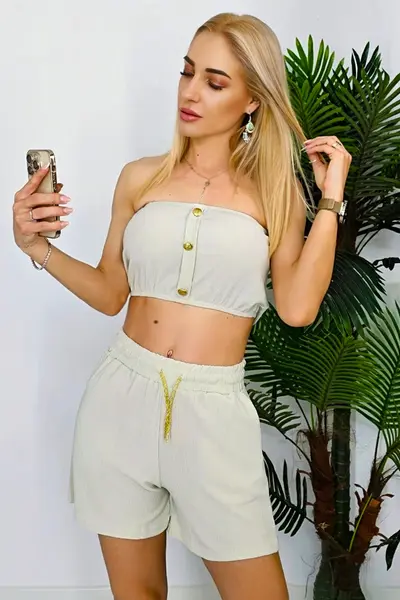Compleu bumbac Eclipsing, cu pantaloni scurti si top cu detalii aurii metalice, Crem