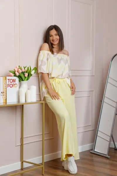 Compleu dama Eleanor cu bluza vaporoasa si pantaloni largi - Galben pastel