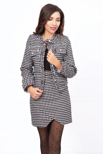 Compleu Pretty Woman din tesatura chanel cu fusta mini si sacou