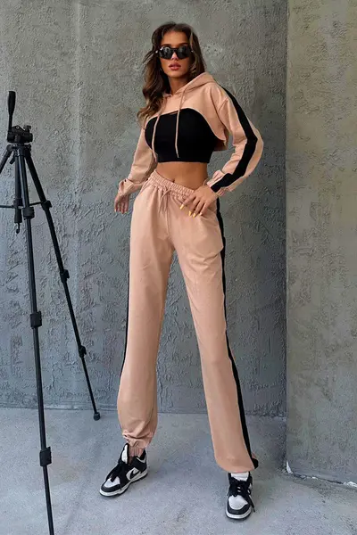 Compleu sport Bold Comfort, cu trei piese, hanorac decupat, top asortat si pantaloni cu dunga laterala, Bej