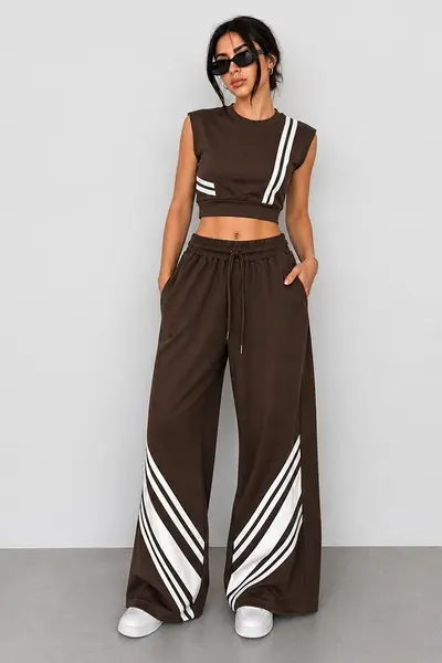 Compleu sport de dama BLAKE, cu pantaloni wide leg evazati si top crop, MARO Ciocolata