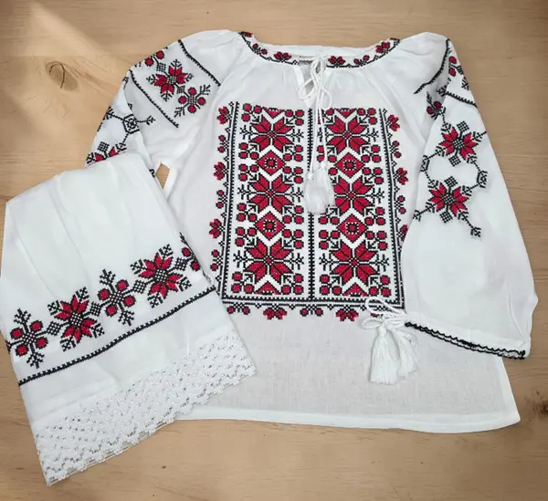 Compleu traditional fetite Iustina