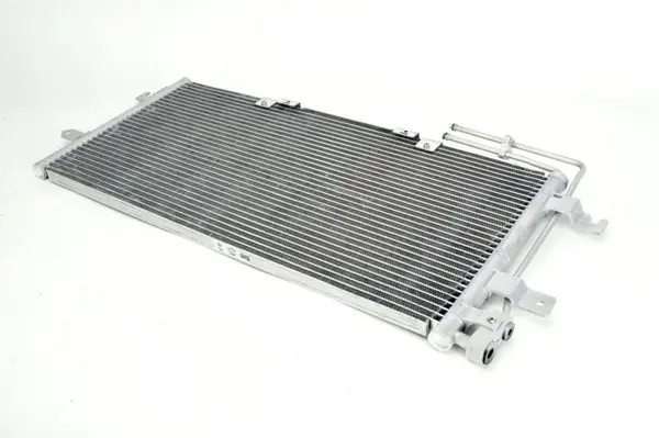 Condensator climatizare potrivit Volkswagen Transporter T4 (96-03): 2.5 TDI DM + - 2.5 TDI DM A + - 2,8 si VR6 M A + - 2.0 si M A + - 2.5 TDi DA + - 2.5 si M A + - 2.8 V6 si A +