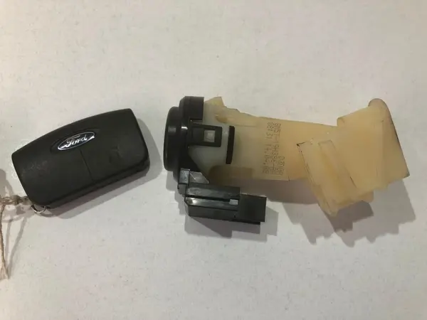 Contact pornire cu cheie 8m5t-19h386-aa Ford Kuga (2008-2012)