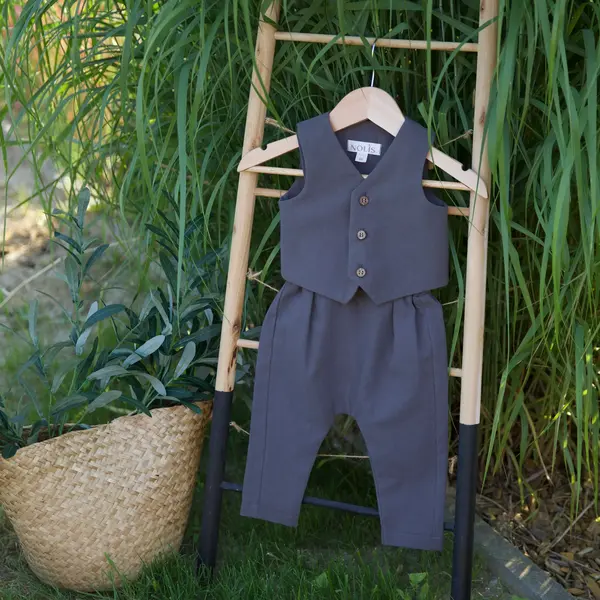 Costum Botez Baieti Gri Vesta Cu Pantaloni - 74