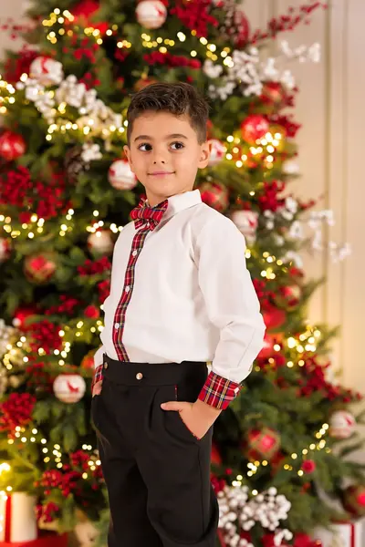 Costum elegant accesorizat in carouri rosii pentru baieti - Tobias
