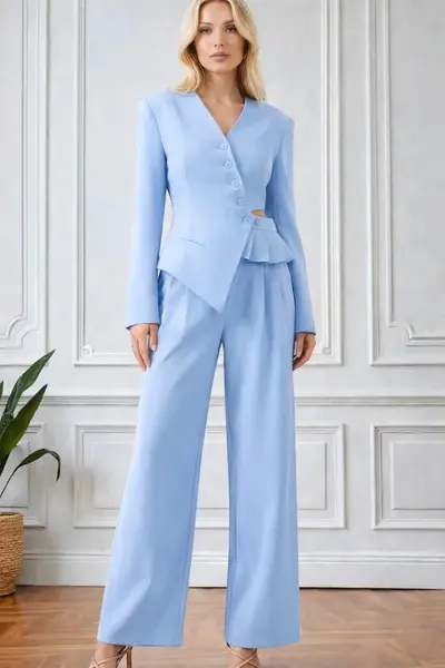 Costum Lareen cu linie moderna si sacou asimetric, decupat in talie, Baby Blue, Marime S/M