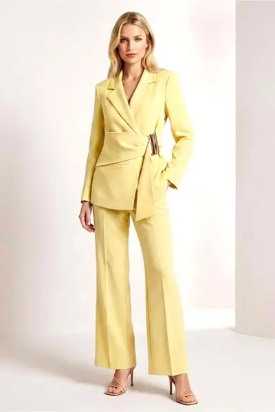 Costum Lumira doua piese, sacou cu detaliu elegant si catarama aurie, Galben, Marime S/M