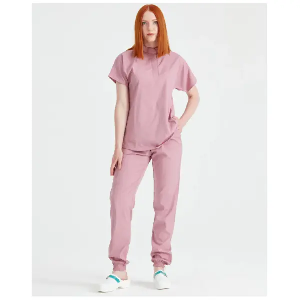 Costum medical roz pudra unisex, Model Activity - XS