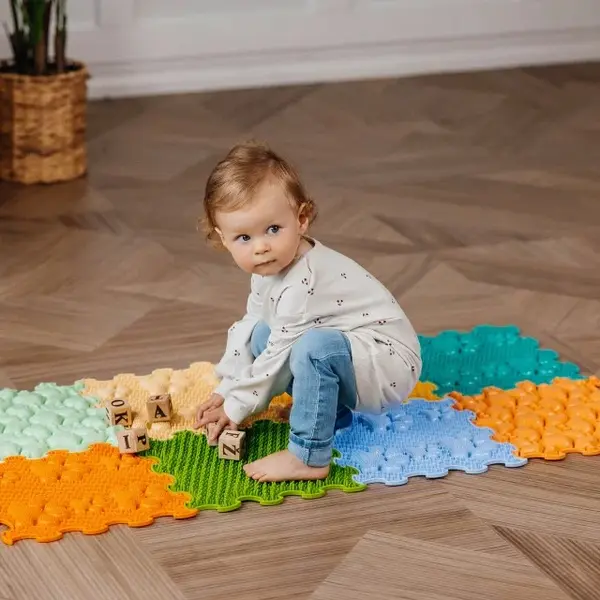Covoras masaj tip puzzle, 8 piese cu texturi variate , First Steps