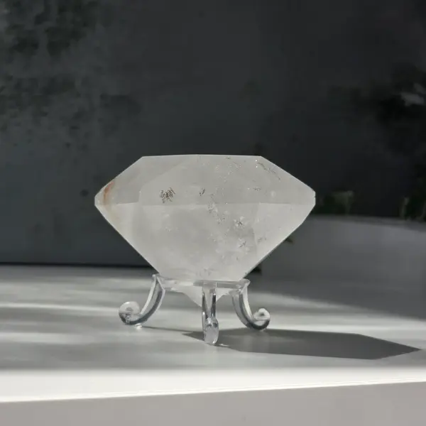 Cuart curcubeu forma diamant cristal de stanca/cuart incolor model 1A