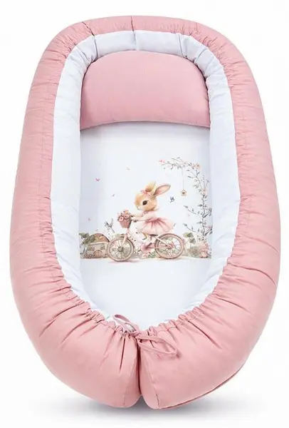 „Cuib pentru bebeluși 3 în 1 Bambino Casa – Rose Rabbit on Bicycle, roz