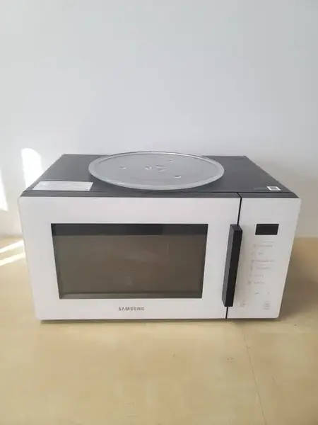 Cuptor cu microunde Samsung MG23T5018CW, 23 l, 800 W, 6 trepte putere, Display LED Touch, Platou 28.8 cm (Alb/Negru)