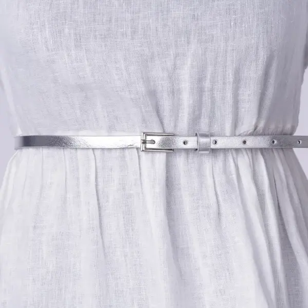 Curea subtire argintie de 0.9 cm, din piele ecologica cu catarama metalica argintie dreptunghiulara
