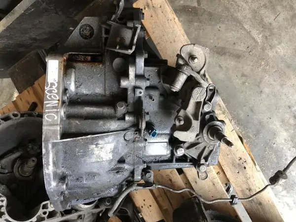 Cutie de viteze manuala 8200370824 Renault Grand Scenic (2004->) 1.9 dci