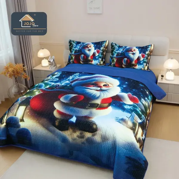 Cuvertura Matlasata, Bumbac Finet, cu Imprimeu 5D, 220x240cm + 2 fete de perna 50x70cm, Albastru, Mos Craciun cu Felinar