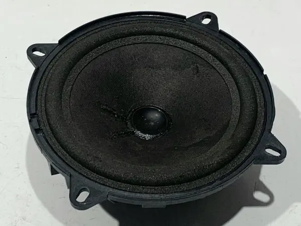 Difuzor audio dreapta fata Dacia Duster (2010-2013)