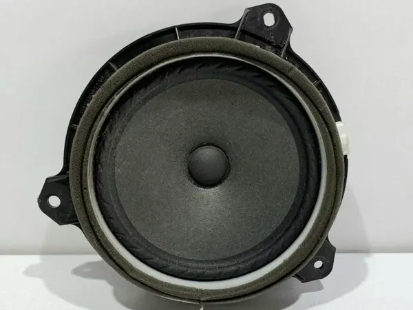 Difuzor audio dreapta spate Toyota Avensis (2009-2012) [T27]