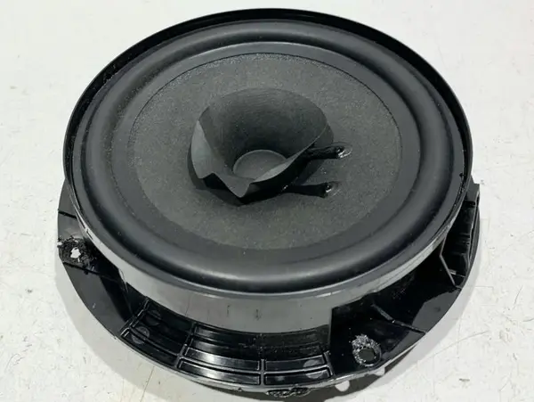 Difuzor audio stanga / dreapta spate 6R0035453C Volkswagen Polo 5 facelift (2014-2017)