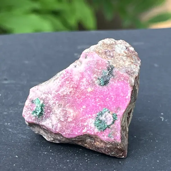 Dolomit roz Salrose insertii malachit piatra bruta m31