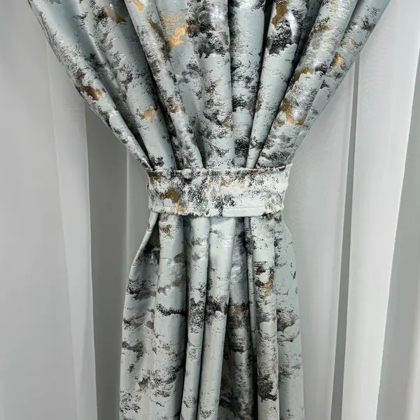 Draperie Catifea Nikko cu insertii aurii, 140cm latime x 260cm inaltime, cu TIV LAT, Culoarea oului de rata - V27