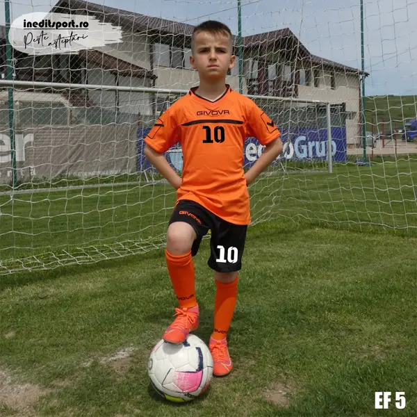 Echipament fotbal copii si adulti personalizat GIVOVA EF5 2XS, Tricou portocaliu și șort negru