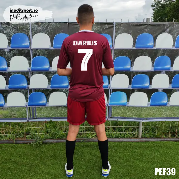 Echipament fotbal copii si adulti personalizat - PEF39 Tricou vișiniu și șort negru, M