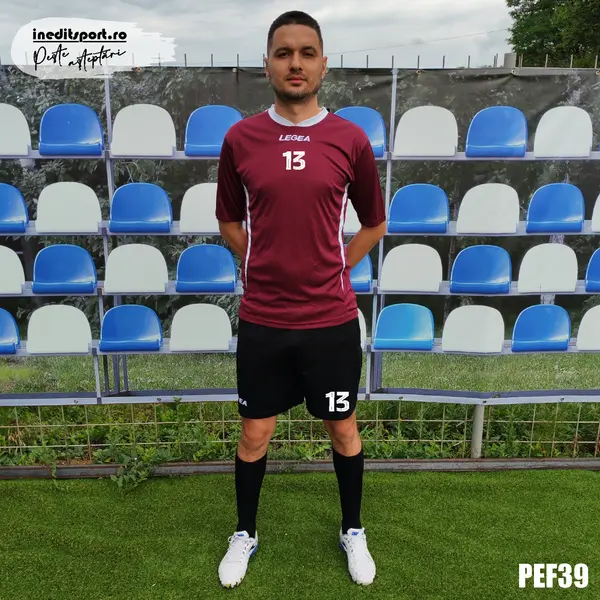 Echipament fotbal copii si adulti personalizat - PEF39 Tricou vișiniu și șort negru, L