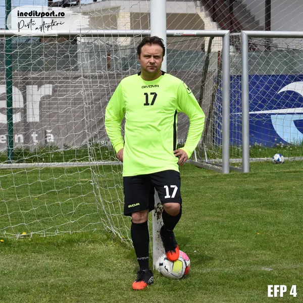 Echipament portar copii si adulti personalizabil EFP4 L, Tricou verde, șort negru