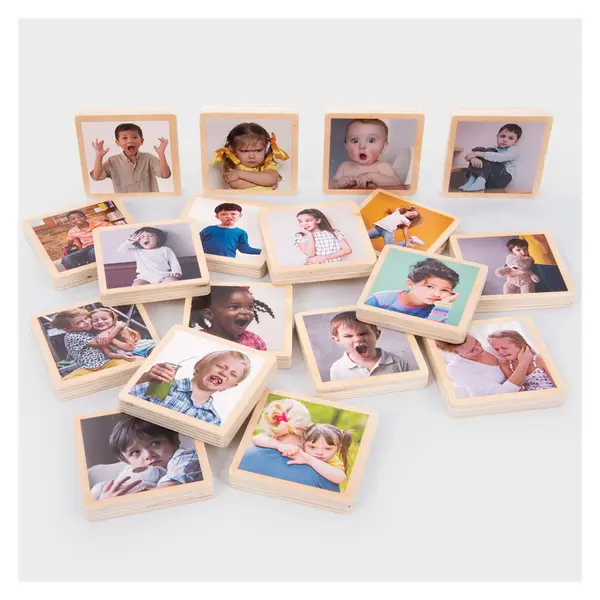 Emotii si sentimente, set placute din lemn, 18 buc., TickiT multicolor